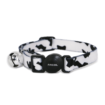 White background with a Ancol Black and white camouflage cat collar with a black plastic safety buckle and a silver bell pictured.