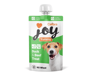 White background with a white and green pouch of Calibra Joy Yummy paste treat in Duck and Beef flavour.