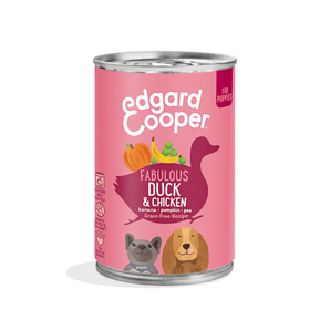White background with a can of Edgard and Cooper wet puppy food pictured. Text on the foil of the tray says 'Bio Organic, Fabulous duck & chicken, banana, pumpkin, pea. Grain-free recipe'