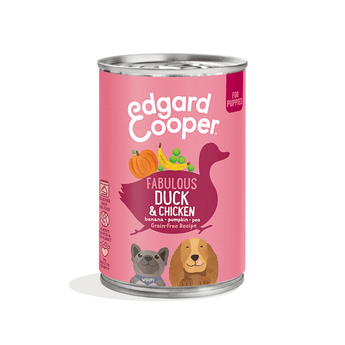 White background with a can of Edgard and Cooper wet puppy food pictured. Text on the foil of the tray says 'Bio Organic, Fabulous duck & chicken, banana, pumpkin, pea. Grain-free recipe'