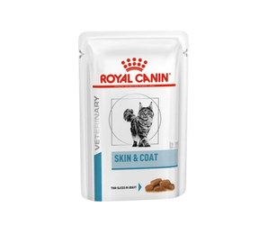 White background with a pouch of wet cat food with an long haired tabby cat pictured on the packet, text on the pouch says 'Royal Canin Veterinary, Skin & Coat, Thin slices in gravy.'