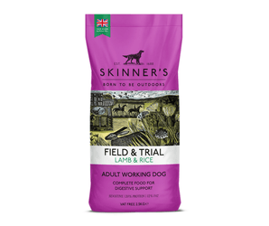 A 2.5 kg bag of Skinners Field & Trial Lamb & Rice dog food for adult working dogs, featuring a bright magenta packaging with a central rustic illustration of a farm scene.
