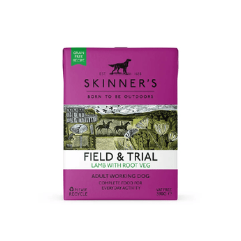 A 390g carton of Skinners Field & Trial Lamb & Root Veg wet dog food for adult working dogs, featuring a bright magenta packaging with a central rustic illustration of a farm scene.