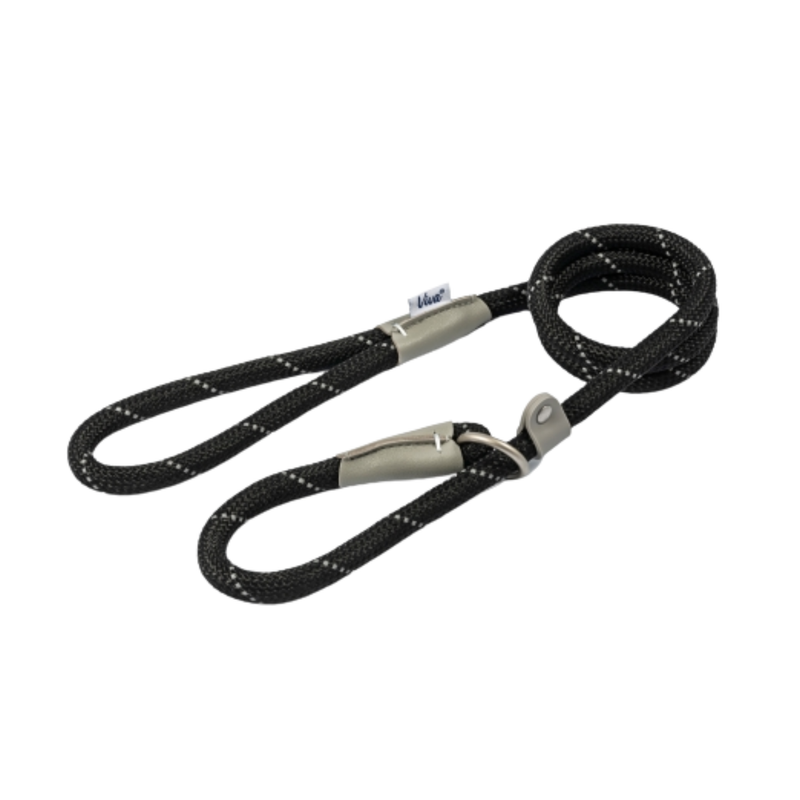 White background with a black 1.5mX12mm Ancol Viva Reflective Slip Lead with grey reflective thread strips.