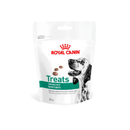 White background with a pouch of Royal Canin Canine Satiety treats with an English Setter dog pictured on the packet, text on the pouch says 'Royal Canin Treats, compatible with Satiety Diets.'
