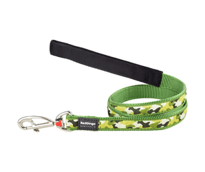 White background with a Green camo 'Red Dingo' dog collar.