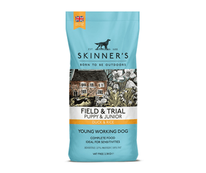 A 2.5kg bag of Skinner's Field & Trial Puppy & Junior Duck & Rice dog food, designed for young working dogs, featuring a light blue packaging design with a central illustration of a rustic cottage. On a white background.