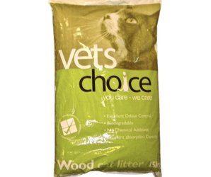 Bag of Vets Choice wood cat litter with a cat's face on the packaging.