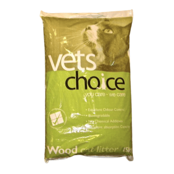 Bag of Vets Choice wood cat litter with a cat's face on the packaging.
